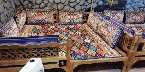 فرش سنتی تخت سنتی رستوران و کافه و سفره خانه