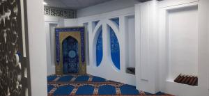  سجاده نمازخانه گلیمی محراب دار رنگ آبی   