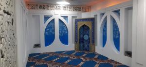  سجاده نمازخانه گلیمی محراب دار رنگ آبی   
